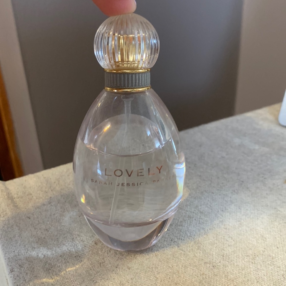 Sarah Jessica Parker Lovely Perfume